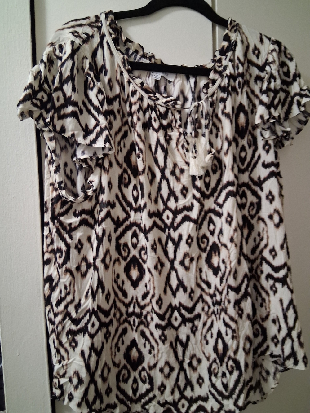 Women’s Black and White Ikat Print Short Sleeve Top